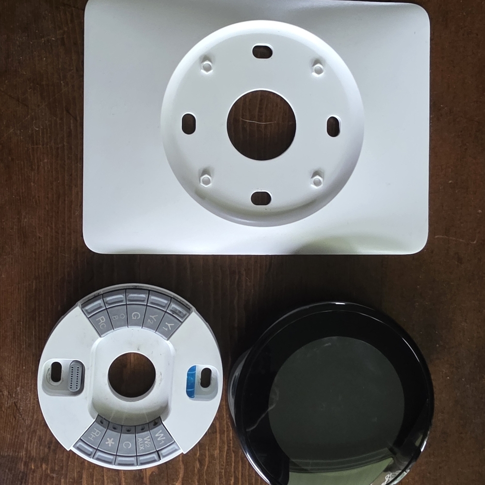 Smart Thermostat with Wall Plate